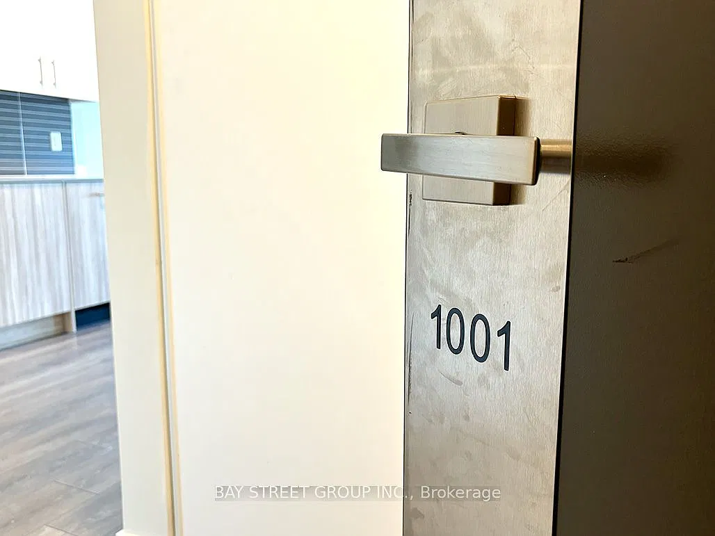 180 Fairview Mall Dr — Photo 3