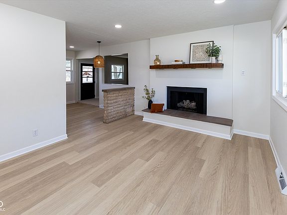 4th image of 813 Highland Dr