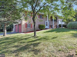 1577 E Strohm Dr, Chambersburg, PA 17202