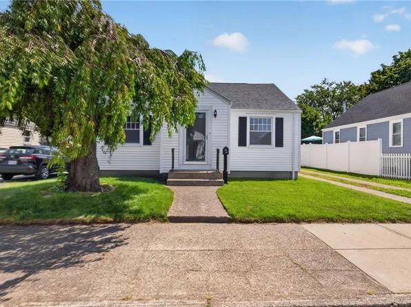 122 Dewey Ave, Pawtucket, RI 02861
