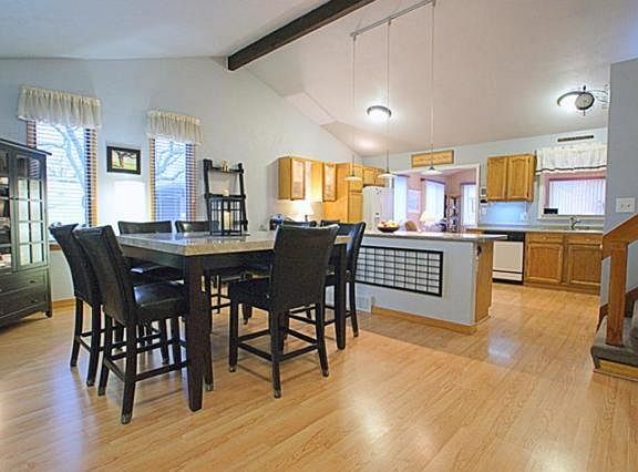 3rd image of 144 Oak Knoll Dr