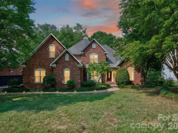 5301 Woodridge Dr, Monroe, NC 28110