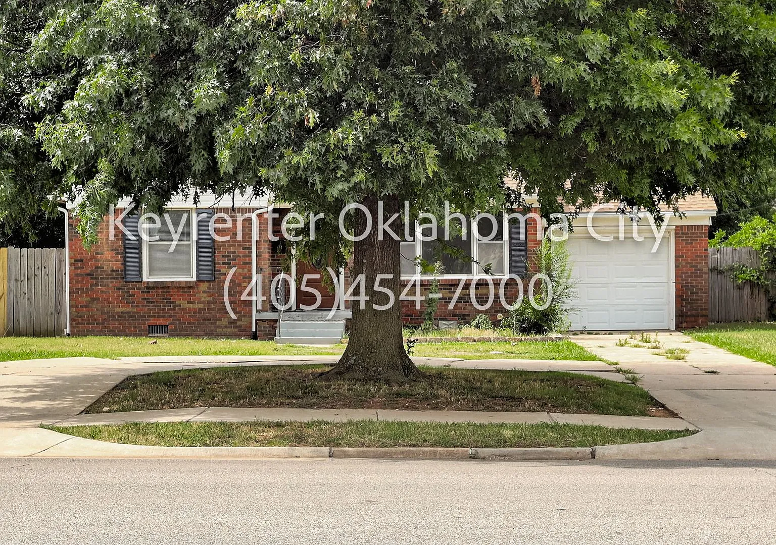 Move-In Special *1/2 Your First Month's Rent* Wonderful 3BD/2BD Home minutes away from Quail Spri... — Photo 1