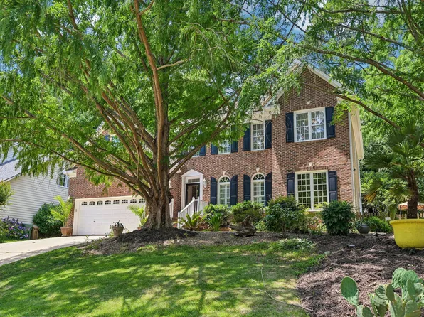 504 Kingswood Dr, Cary, NC 27513