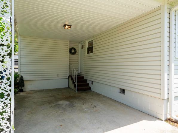 613 Oakmoor Dr, Homewood, AL 35209