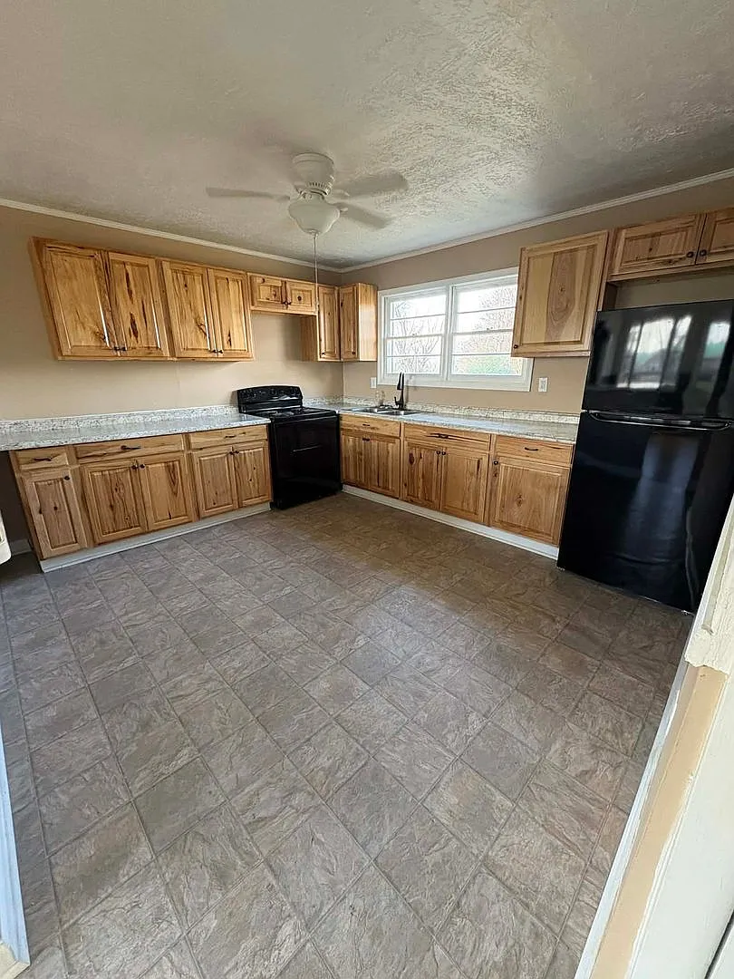 3BR home with basement! — Photo 3