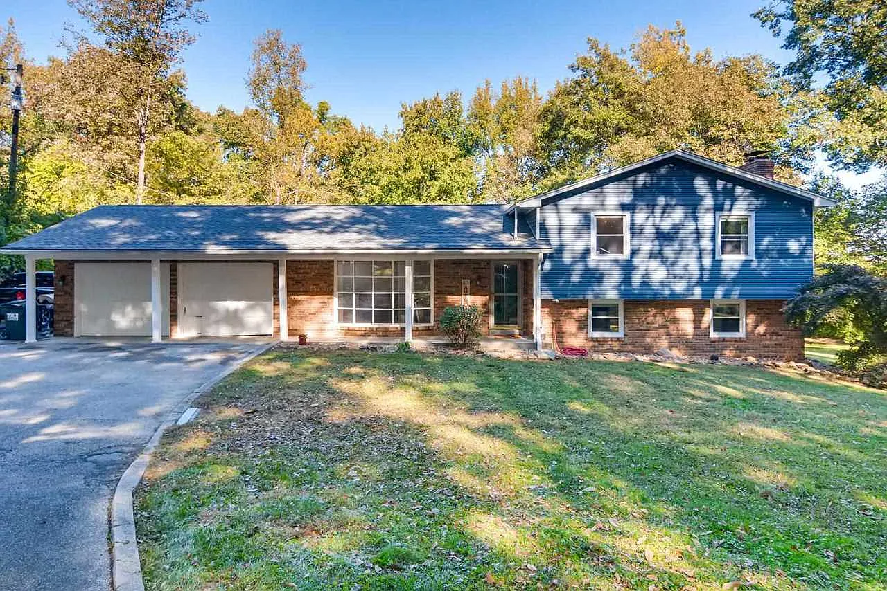 2410 Sharon Pl photo 1