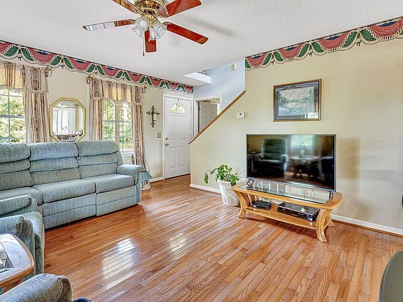 5th image of 379 Stewart Rd