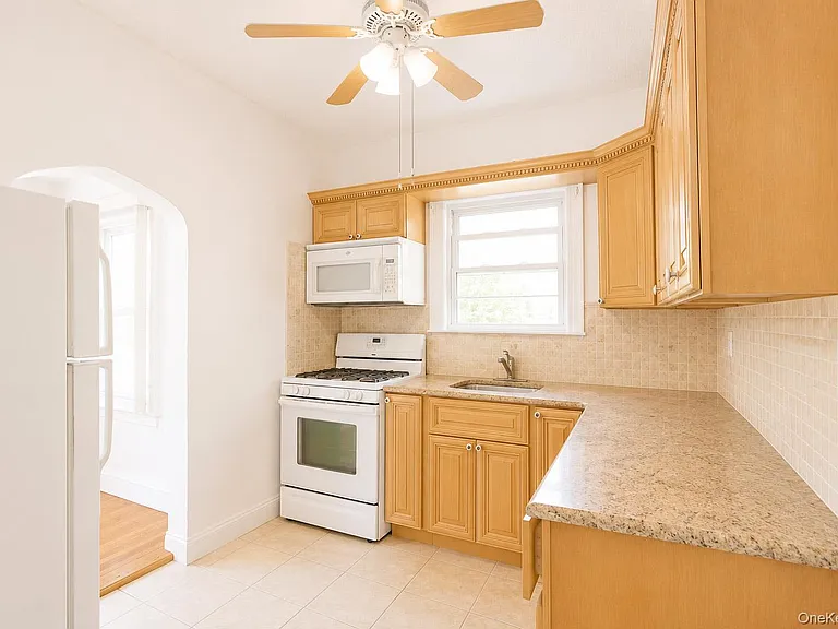 15 W Walnut St — Photo 14