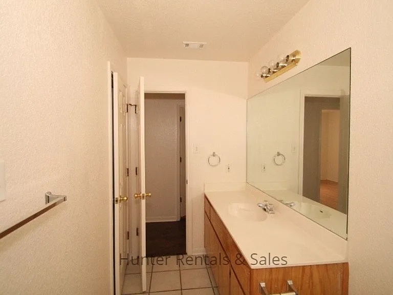 4301B Thunder Creek Dr — Photo 6