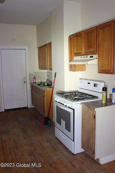 2nd image of 356 2nd Street