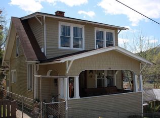 124 Reservoir St, Hinton, WV 25951