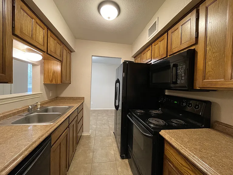 5516 Lewis Ct #D — Photo 6