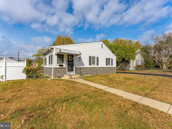 1033 10th Ave, Folsom, PA 19033