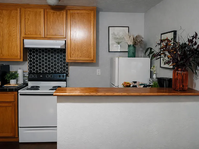 22 W Main St #STUDIO — Photo 6
