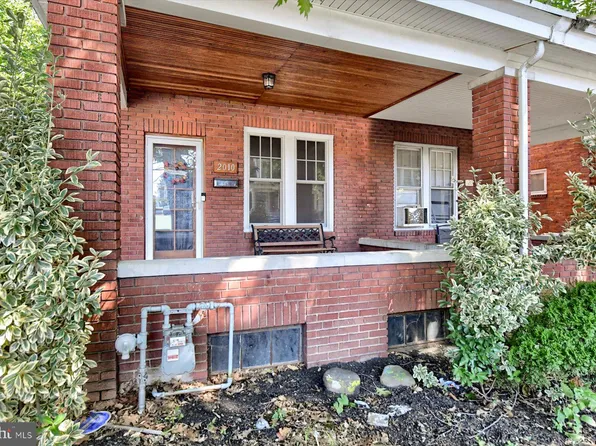 2010 Chestnut St, Harrisburg, PA 17104