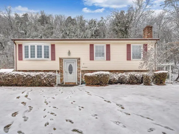 916 Estates Rd SE, Roanoke, VA 24014