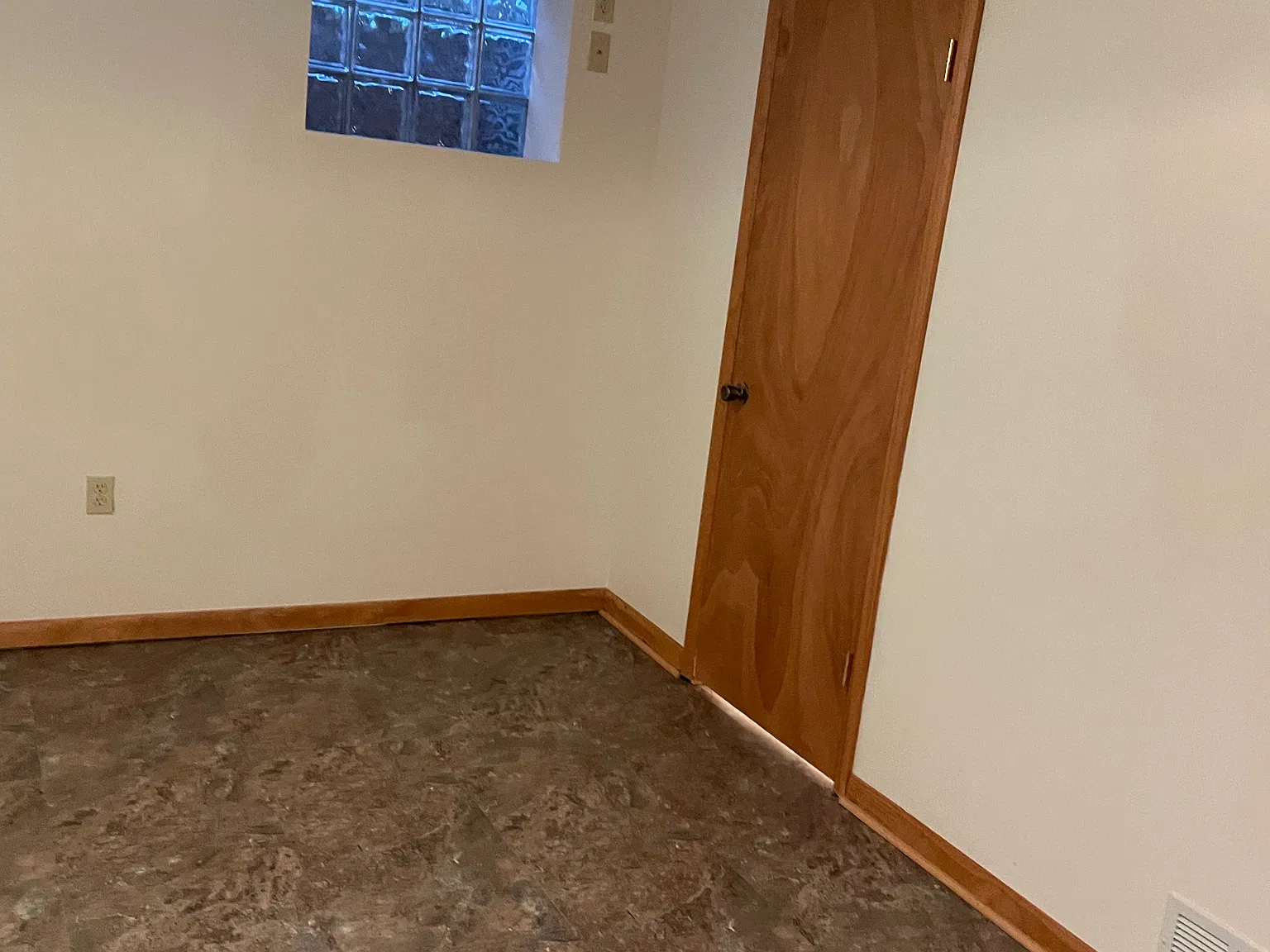 5 bed, 2500 sqft, $2,800 — Photo 3