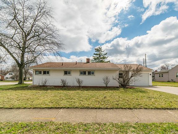 3rd image of 4823 Amesbury Way