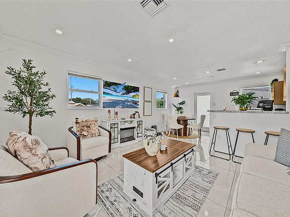 4th image of 1331 N 69th Way