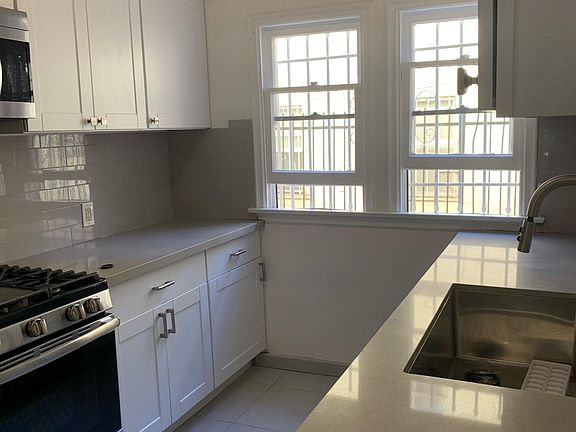 5th image of 736 Irolo St