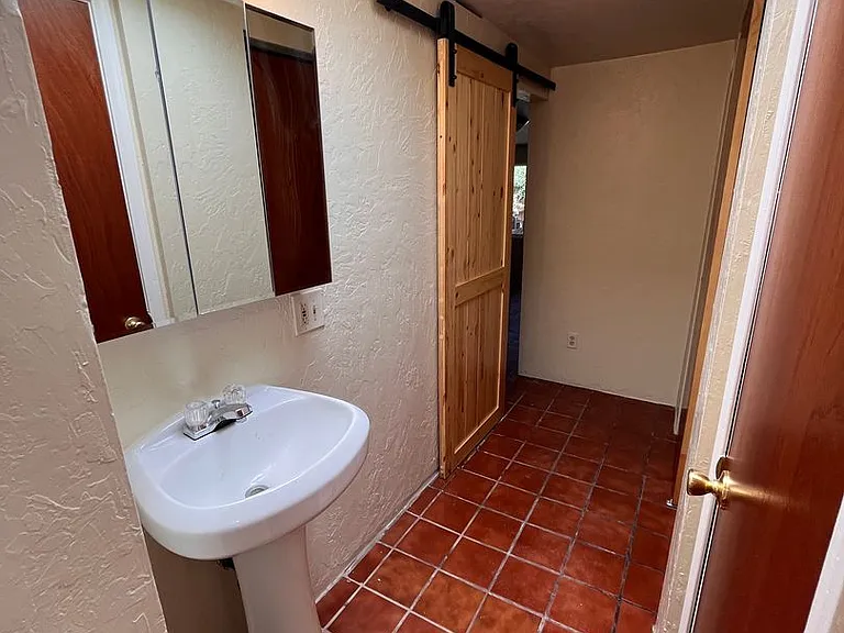 3130 W Rock Hill Rd — Photo 20
