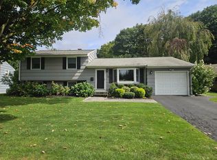 75 Sugar Plum Ln, Fairfield, CT 06824
