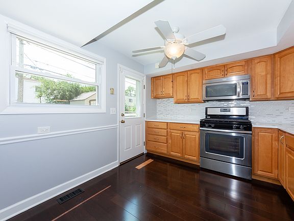 4th image of 9109 W Oaks Ave