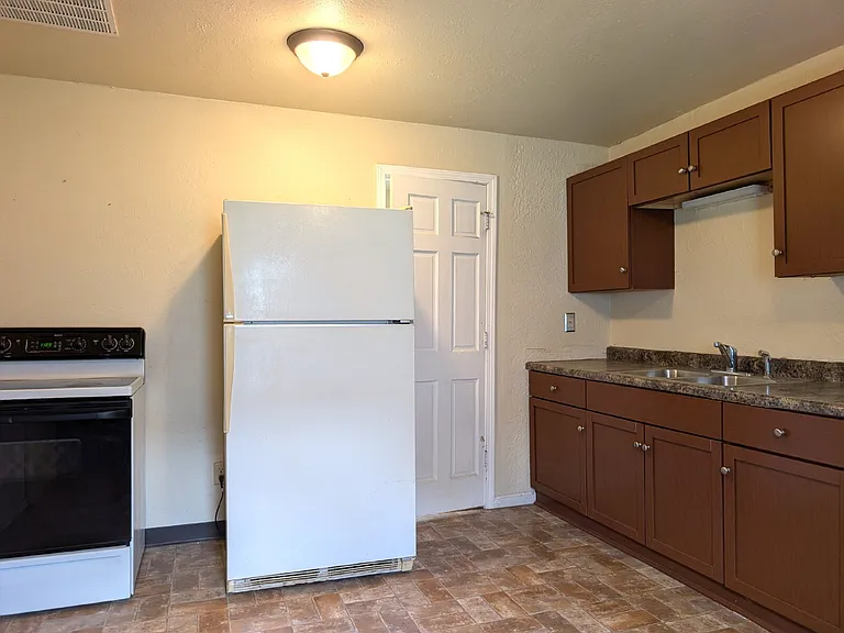 1212 S Chestnut Ave — Photo 22