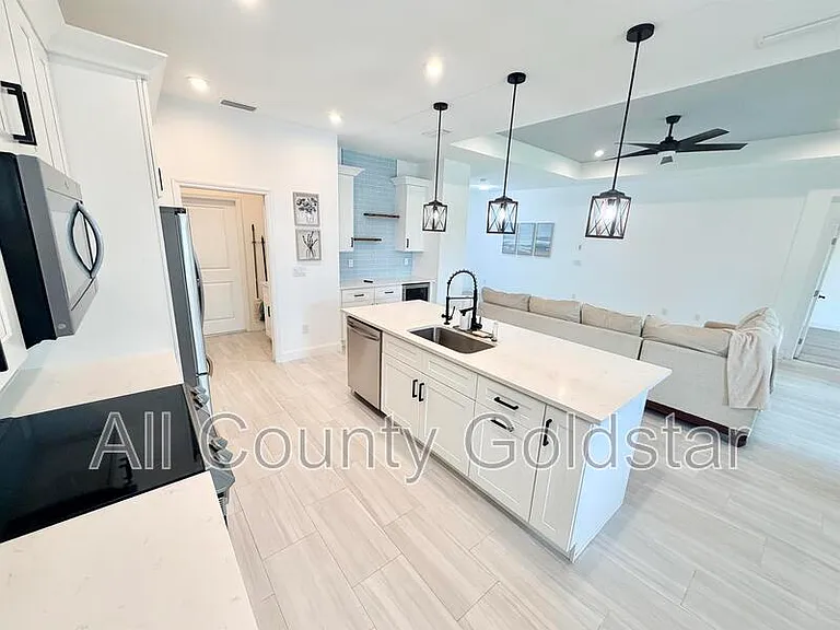 6049 Higgins Ln — Photo 6