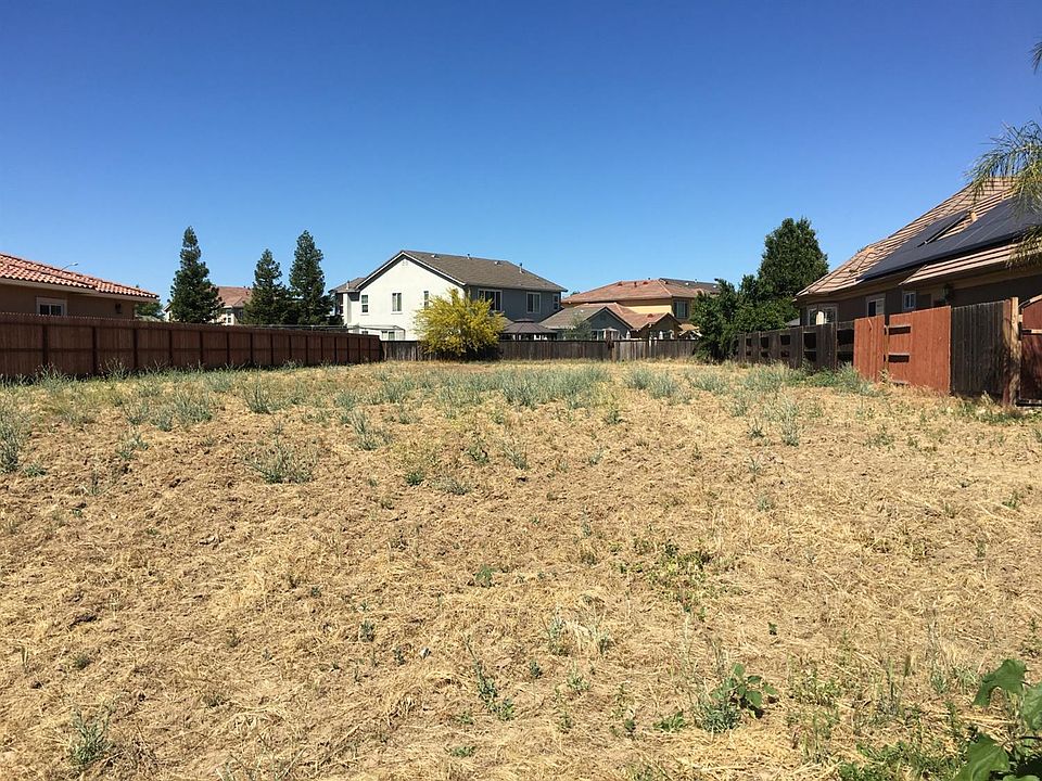 2nd image of 989 N Canyon Dr