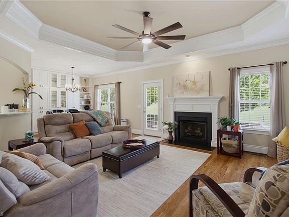 5th image of 8510 Point Oak Dr