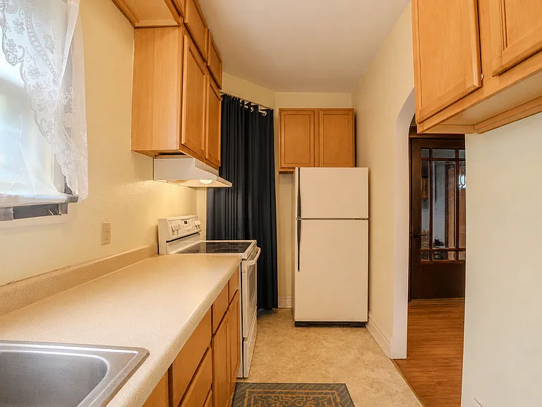 728 N Territorial Rd — Photo 6