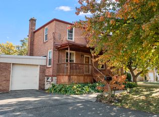 1893 Webster Ln, Des Plaines, IL 60018