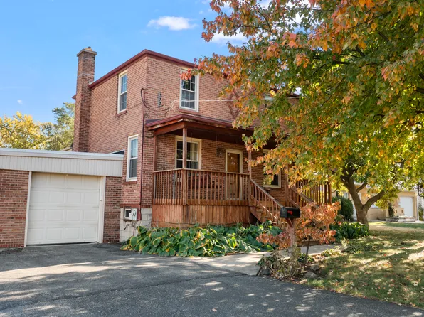 1893 Webster Ln, Des Plaines, IL 60018