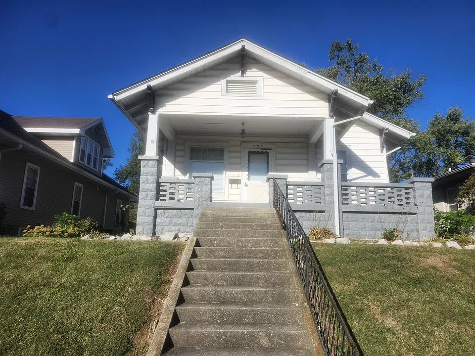 327 S Race St