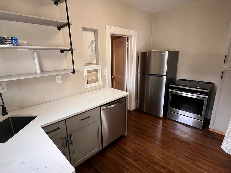 220 Leon Ave — Photo 10