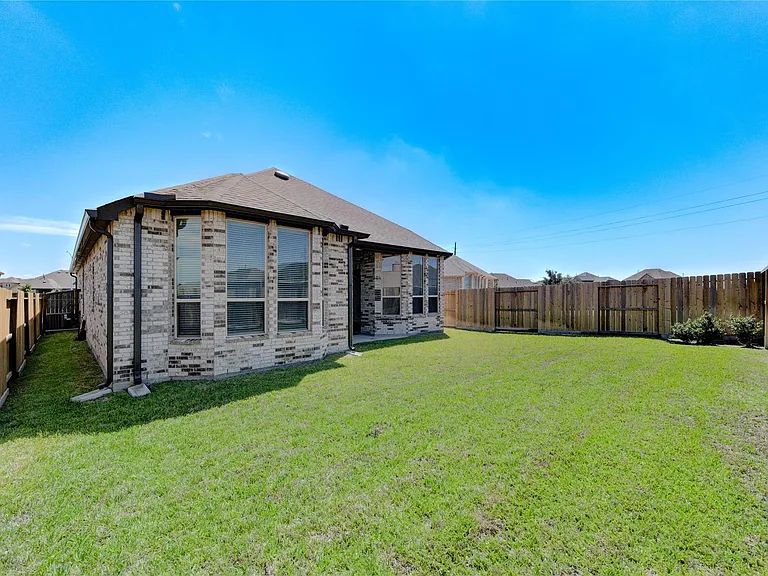 20807 Shawbrook Dr — Photo 46