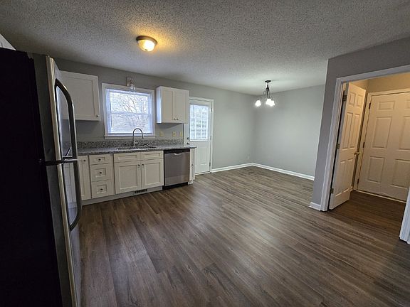 5th image of 232 Windmeade Cir