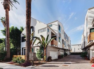 10700 W Octave Ln, North Hollywood, CA 91601