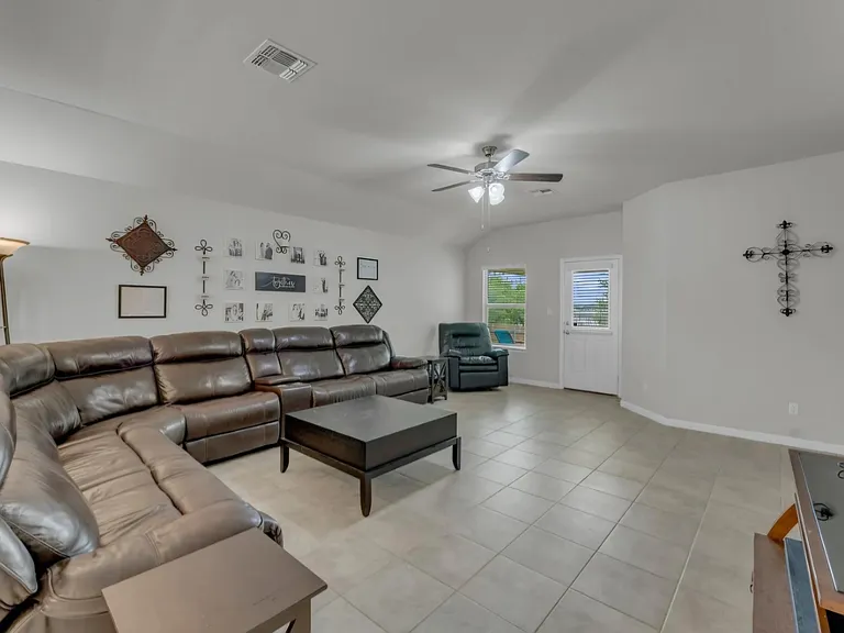 132 Cinnamon Loop — Photo 8