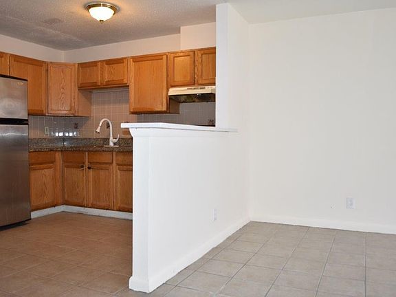 3rd image of 974 Fox St Floor 2