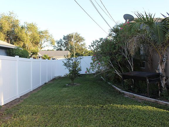 4th image of 1697 SW Merchant Ln
