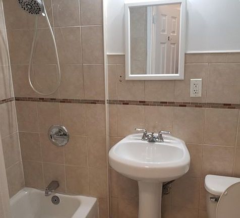 5th image of 1525 E 45th St Floor 1