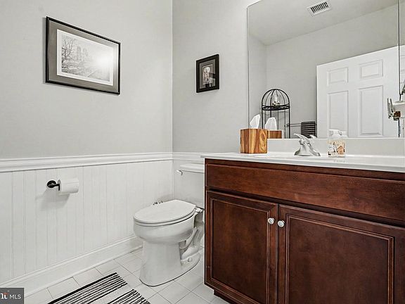 4th image of 254 Colonial Dr