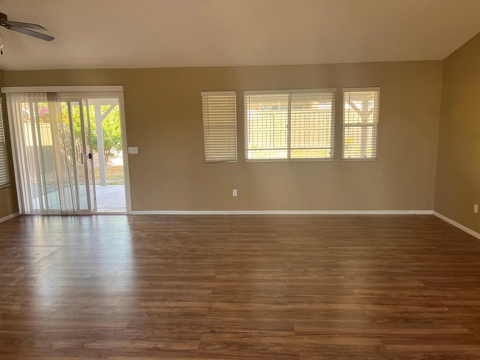 3 bed, 1344 sqft, $2,100 — Photo 3