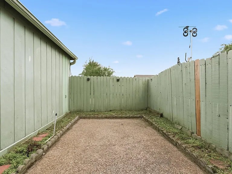 445 Longmeadow St — Photo 38