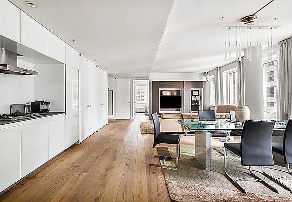3rd image of 70 W 45th St #32AB