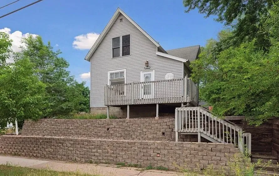 3 bed, 1108 sqft, $2,200 — Photo 1