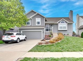 16331 S Parkwood St, Olathe, KS 66062